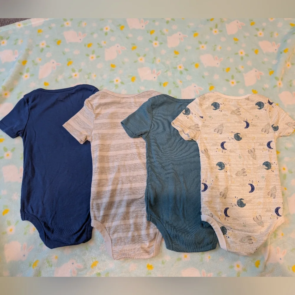 Cloud Island Like New Space, Blue, and Gray Toddler Short Sleeve Onesies 24m